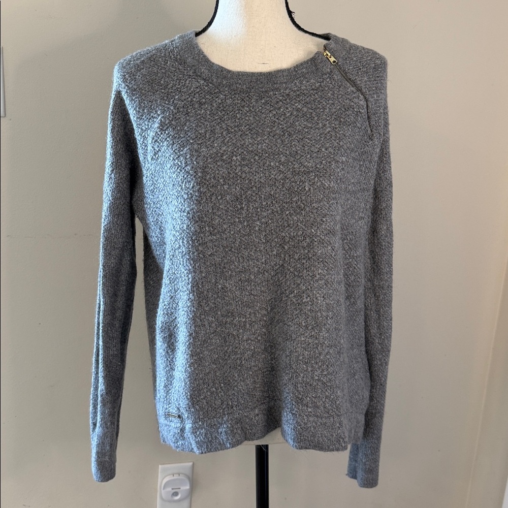 Abercrombie & Fitch gray knit sweater shoulder zipper detail soft cozy layer LG